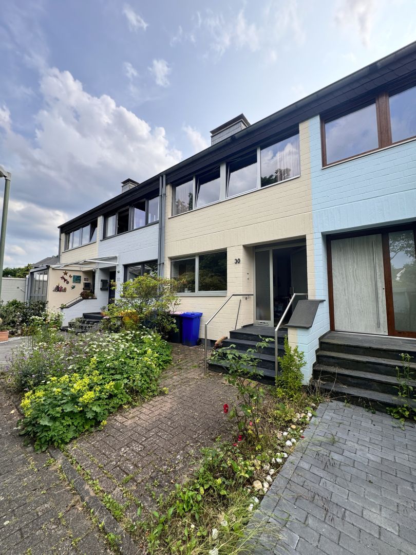 Licht. Raum. Grünblick - Stilvolles Reihenmittelhaus in Neuss-Rosellen